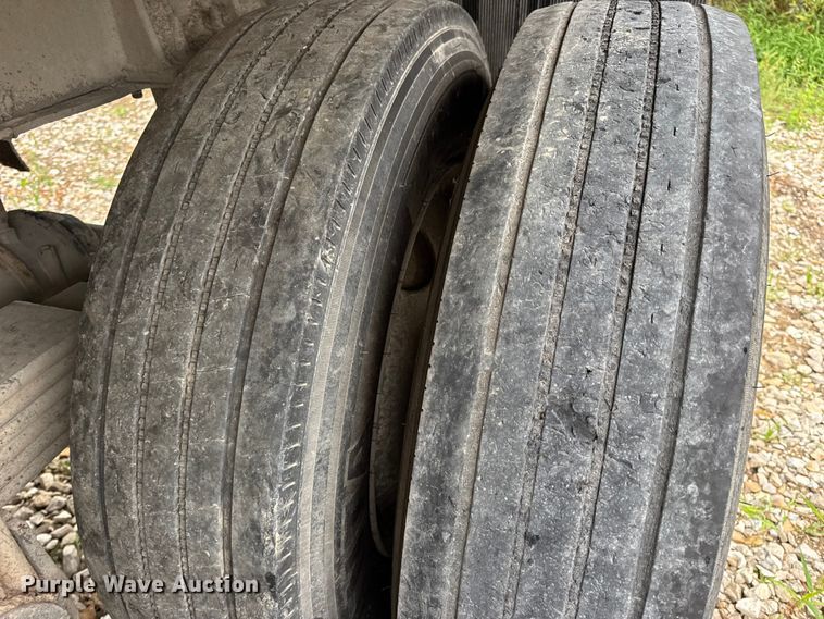 image for item DO2271 1986 Materials end dump trailer