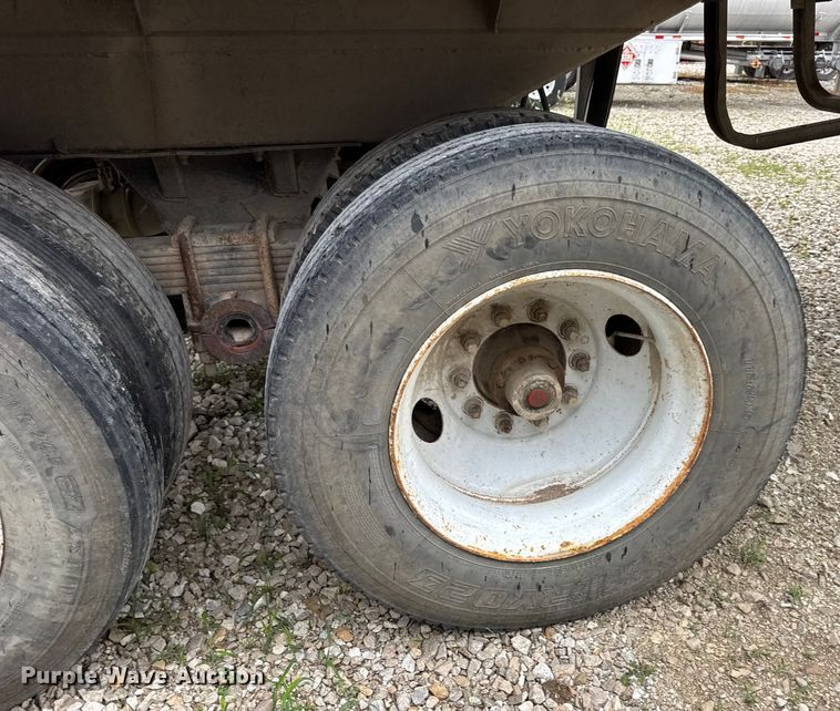 image for item DO2271 1986 Materials end dump trailer