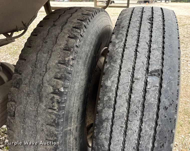 image for item DO2271 1986 Materials end dump trailer