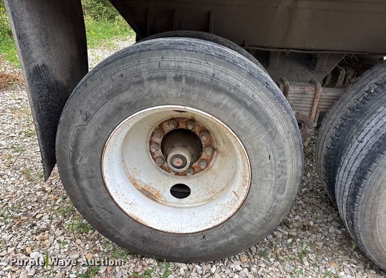 image for item DO2271 1986 Materials end dump trailer