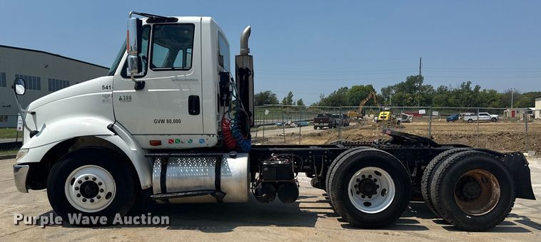 image for item DS3872 2006 International 8600 semi truck