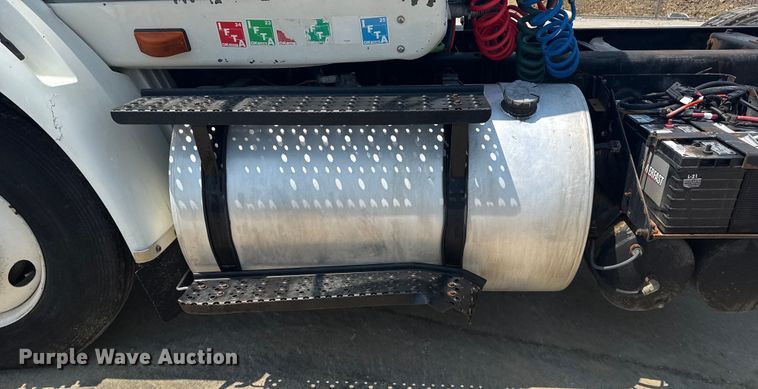 image for item DS3872 2006 International 8600 semi truck