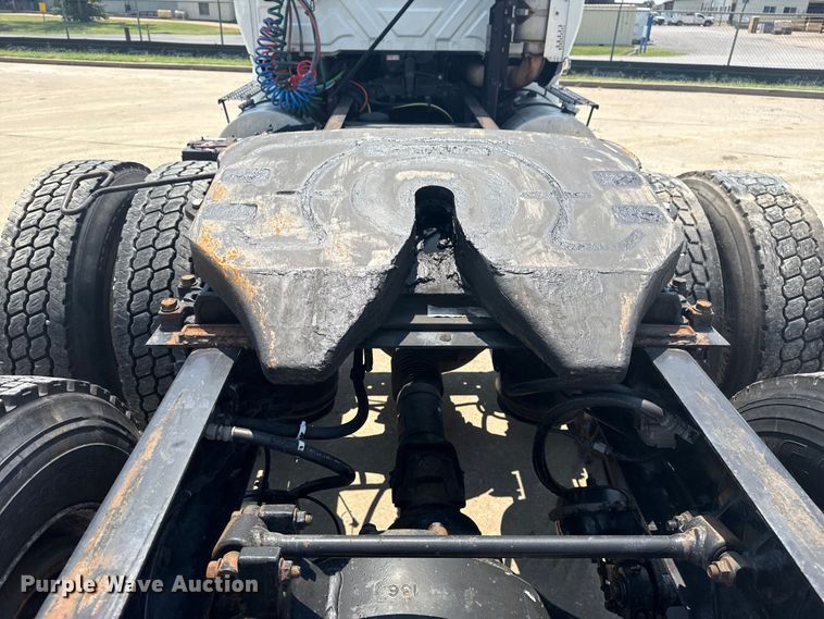 image for item DS3872 2006 International 8600 semi truck