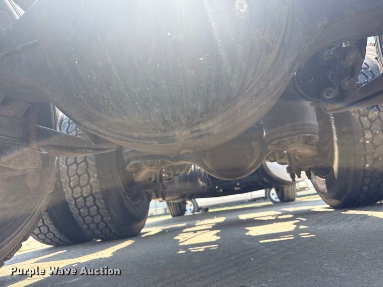 image for item DS3872 2006 International 8600 semi truck