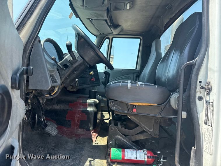 image for item DS3872 2006 International 8600 semi truck