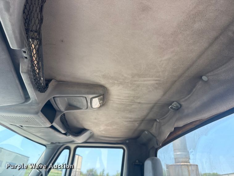 image for item DS3872 2006 International 8600 semi truck