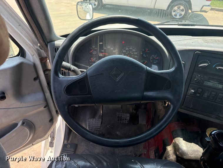 image for item DS3872 2006 International 8600 semi truck