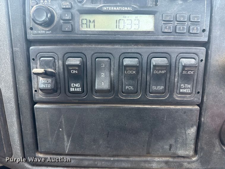 image for item DS3872 2006 International 8600 semi truck