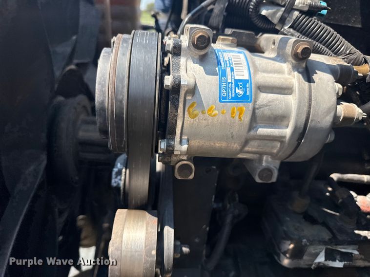 image for item DS3872 2006 International 8600 semi truck