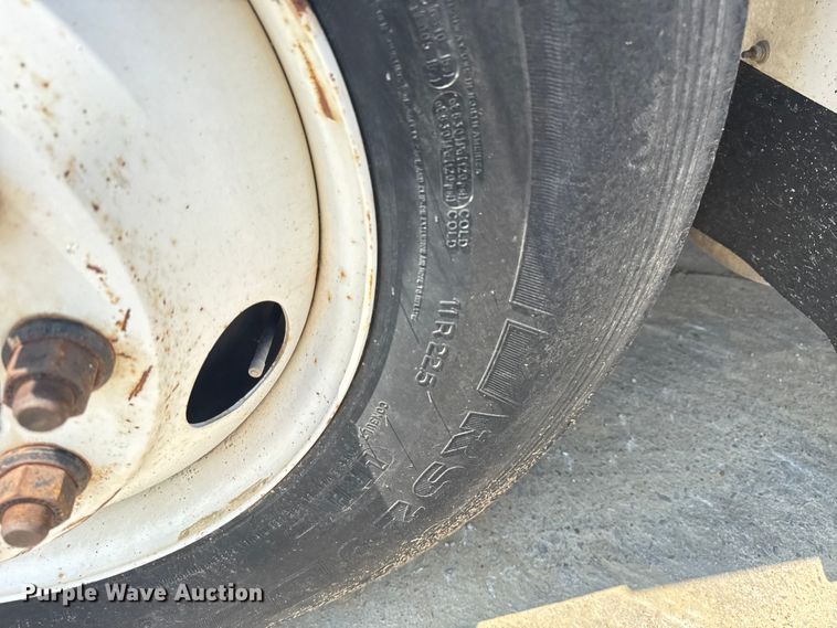 image for item DS3872 2006 International 8600 semi truck