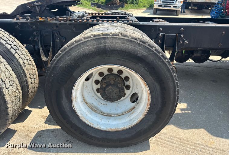 image for item DS3872 2006 International 8600 semi truck