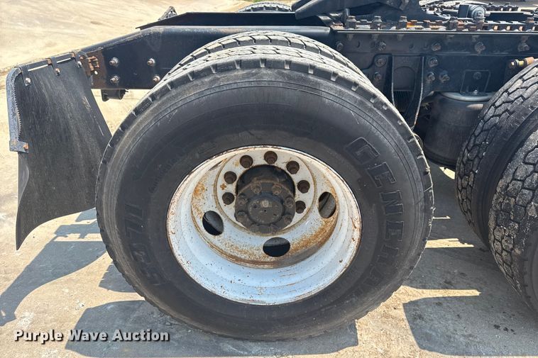 image for item DS3872 2006 International 8600 semi truck