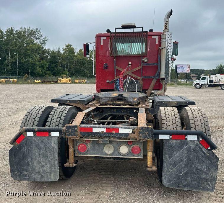 image for item DT6342 1992 International 9400 semi truck