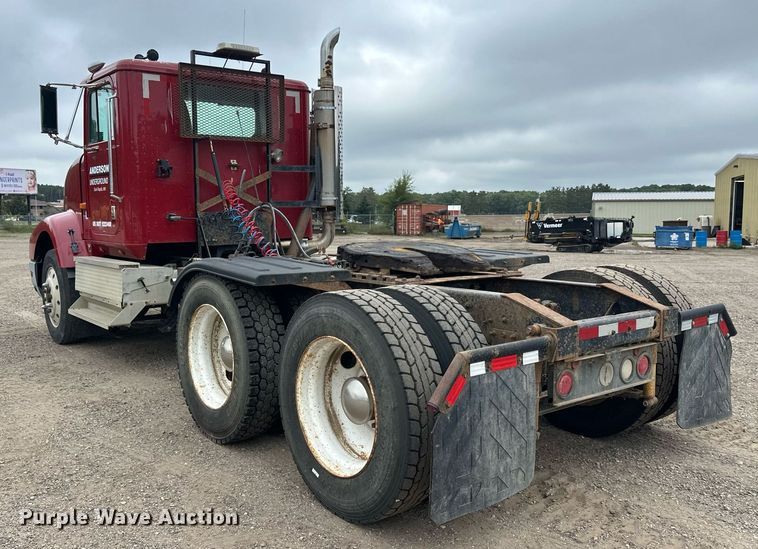 image for item DT6342 1992 International 9400 semi truck