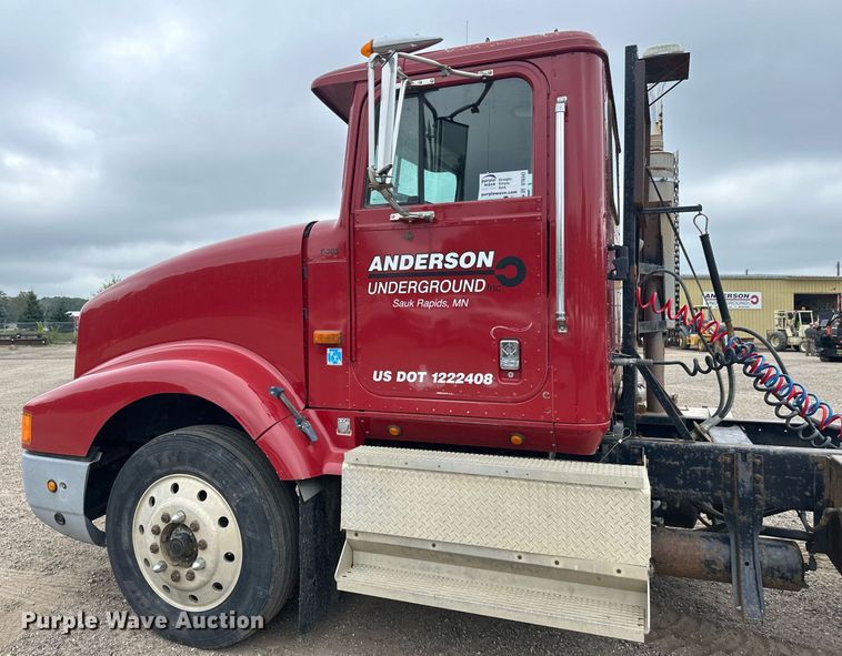 image for item DT6342 1992 International 9400 semi truck