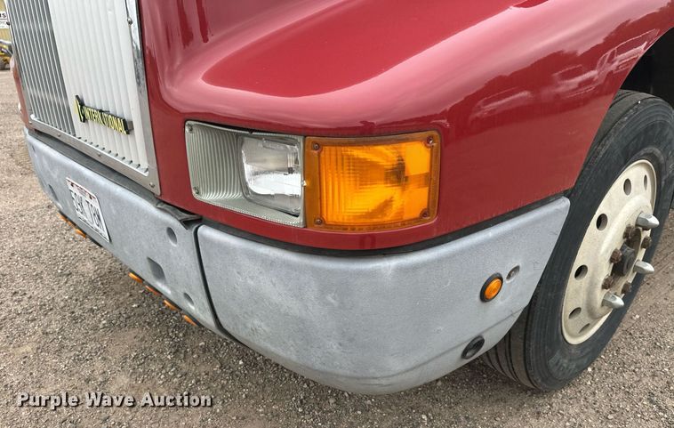 image for item DT6342 1992 International 9400 semi truck