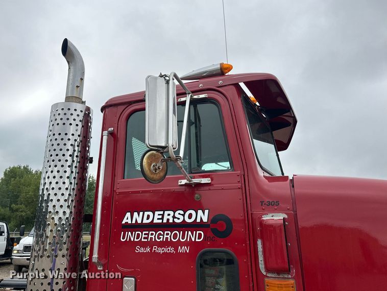 image for item DT6342 1992 International 9400 semi truck