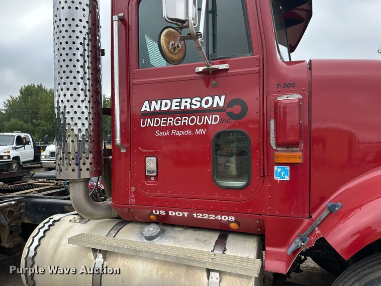 image for item DT6342 1992 International 9400 semi truck