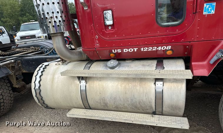 image for item DT6342 1992 International 9400 semi truck