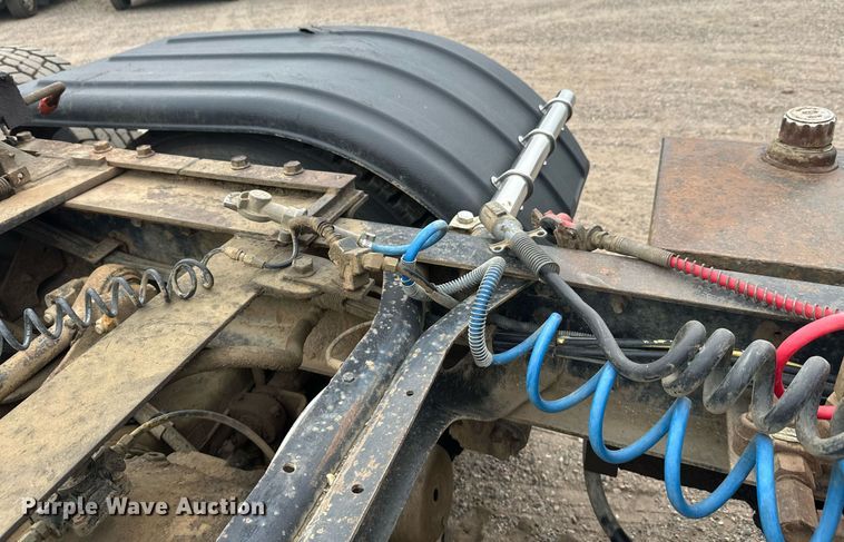 image for item DT6342 1992 International 9400 semi truck