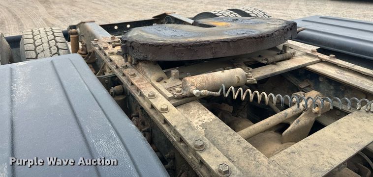 image for item DT6342 1992 International 9400 semi truck