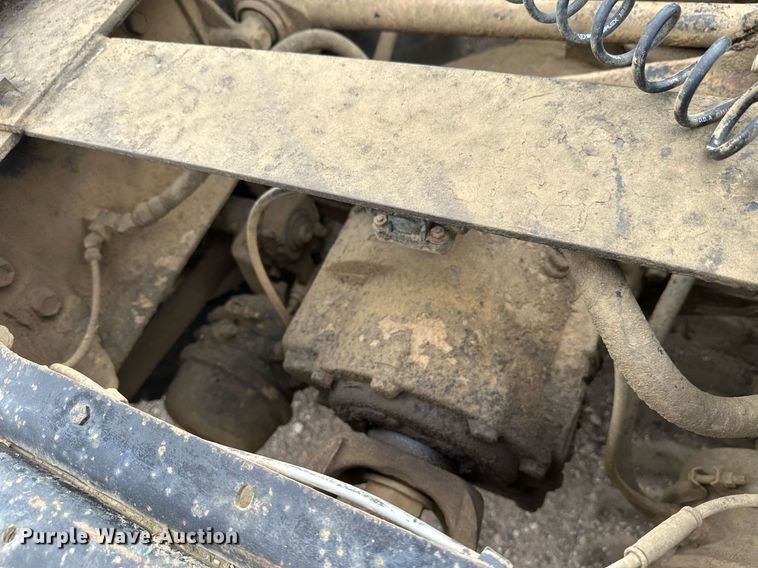 image for item DT6342 1992 International 9400 semi truck