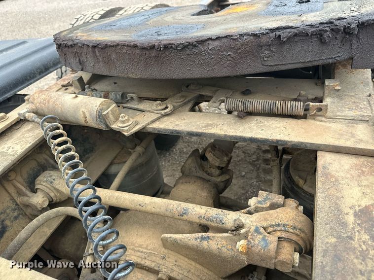 image for item DT6342 1992 International 9400 semi truck