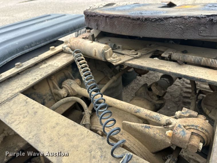 image for item DT6342 1992 International 9400 semi truck