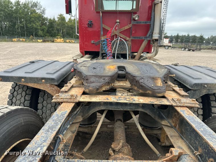 image for item DT6342 1992 International 9400 semi truck