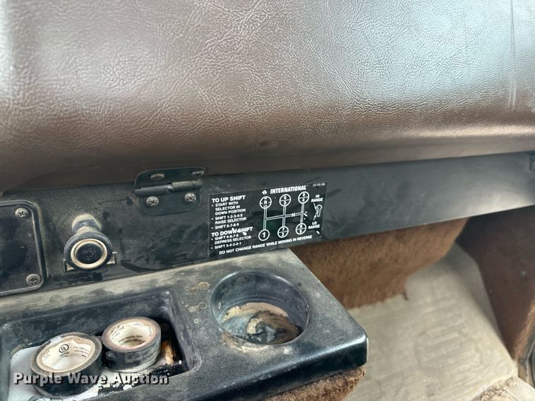 image for item DT6342 1992 International 9400 semi truck