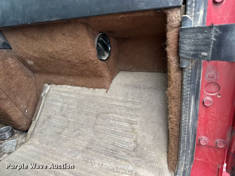 image for item DT6342 1992 International 9400 semi truck