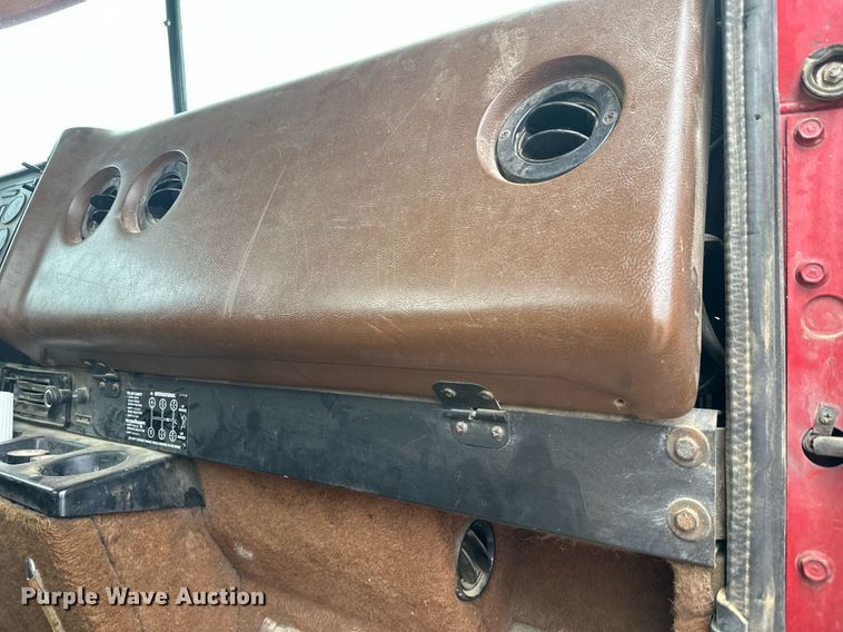 image for item DT6342 1992 International 9400 semi truck