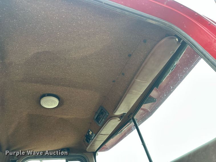 image for item DT6342 1992 International 9400 semi truck