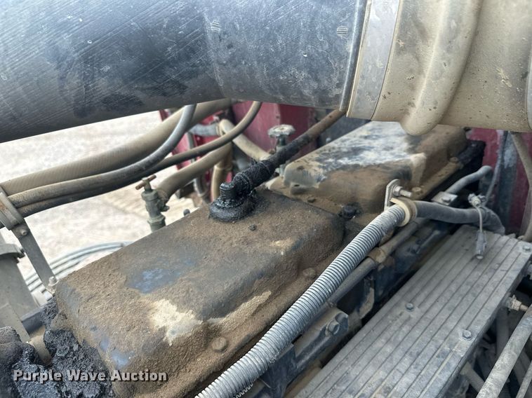 image for item DT6342 1992 International 9400 semi truck