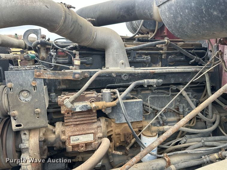 image for item DT6342 1992 International 9400 semi truck