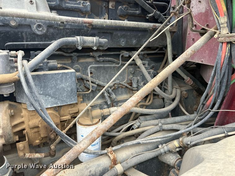 image for item DT6342 1992 International 9400 semi truck