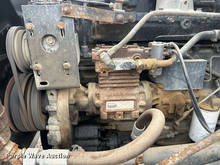 image for item DT6342 1992 International 9400 semi truck