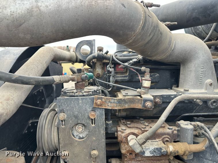 image for item DT6342 1992 International 9400 semi truck