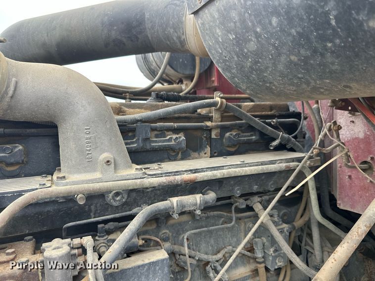 image for item DT6342 1992 International 9400 semi truck