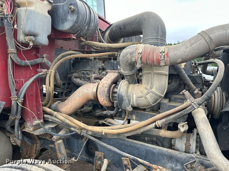 image for item DT6342 1992 International 9400 semi truck