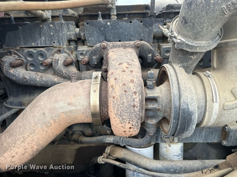 image for item DT6342 1992 International 9400 semi truck