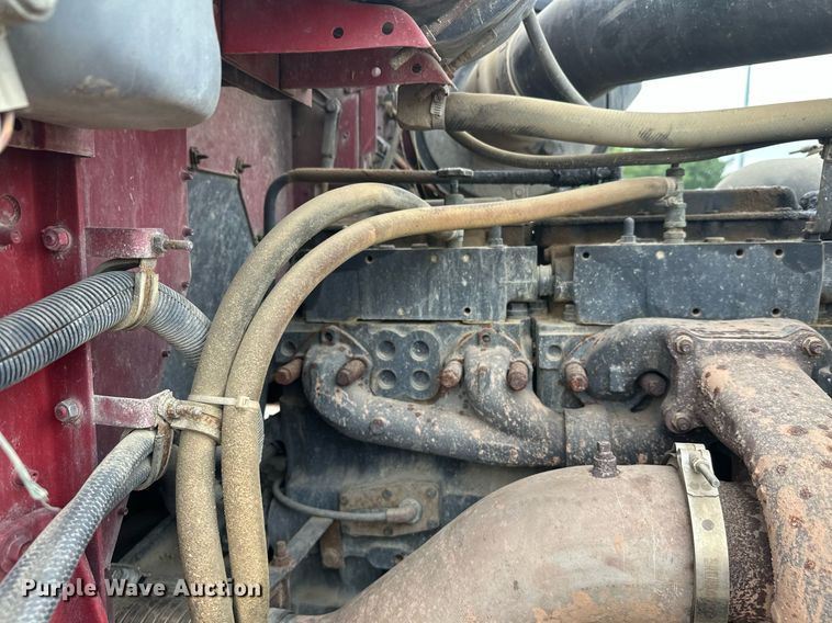 image for item DT6342 1992 International 9400 semi truck