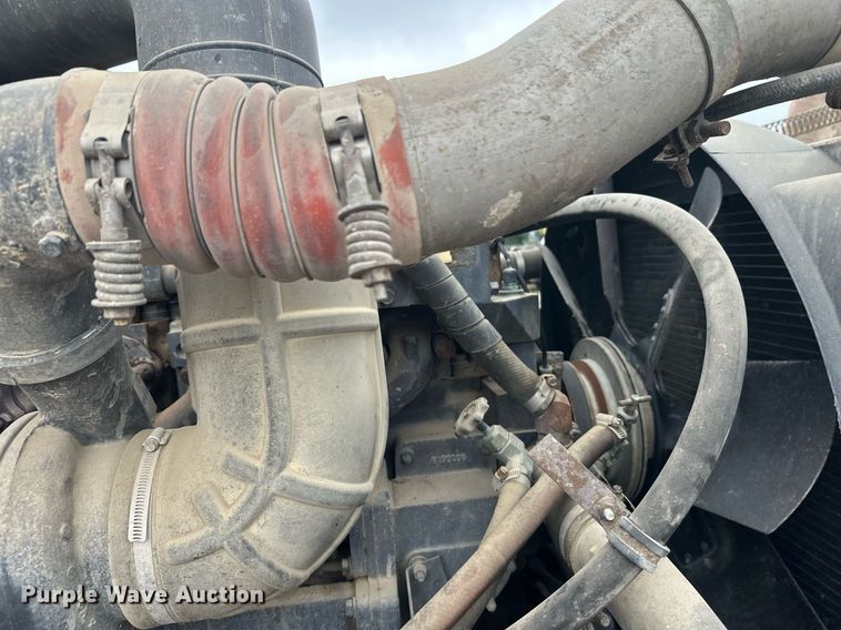 image for item DT6342 1992 International 9400 semi truck