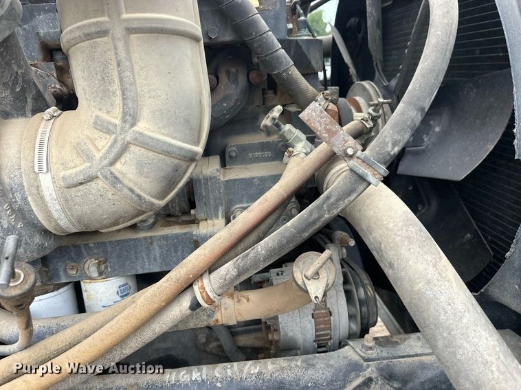 image for item DT6342 1992 International 9400 semi truck