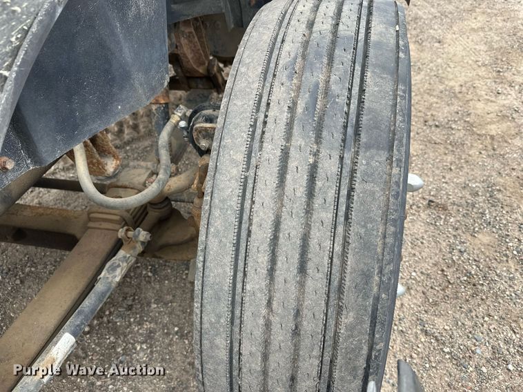 image for item DT6342 1992 International 9400 semi truck