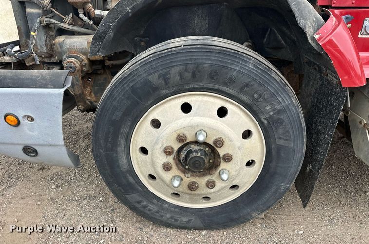 image for item DT6342 1992 International 9400 semi truck