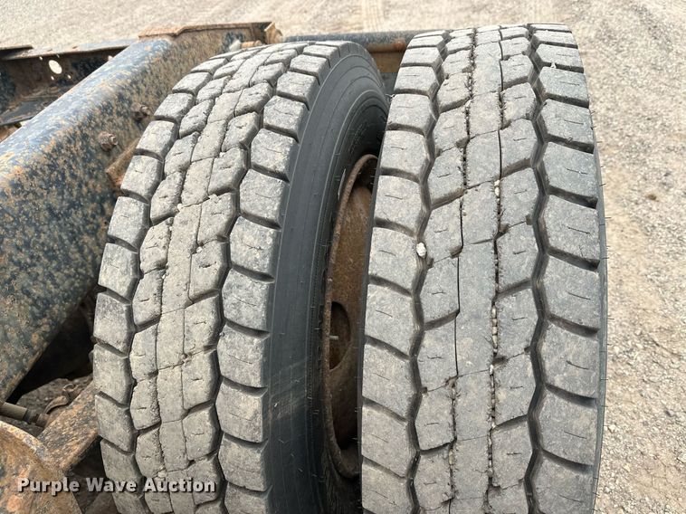 image for item DT6342 1992 International 9400 semi truck