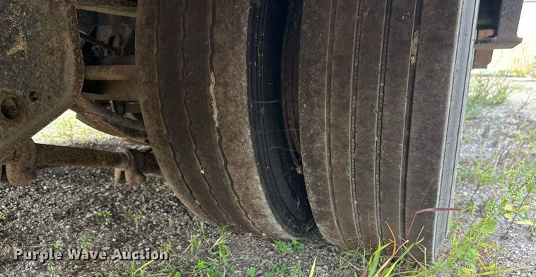 image for item DT6354 1992 Trail-Eze 5542-1020 drop deck hydraulic tail equipment trailer