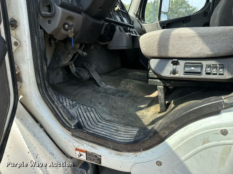 image for item DT6362 2013 Freightliner Business Class M2 dump truck