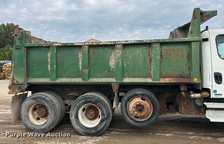 image for item DT6363 2003 Freightliner Business Class M2 dump truck